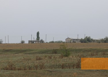 Image: Bogdanovka, 2012, Ruins of one of the pigsties on the left, Stiftung Denkmal
