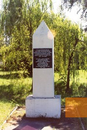 Image: Baranovichi, 2004, Obelisk in the former Jewish cemetery, Stiftung Denkmal