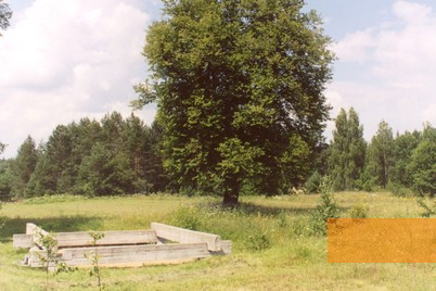 Image: Dalva, 2004, Symbolic outline of a house, Stiftung Denkmal