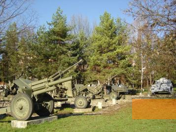 Image: Banská Bystrica, 2004, Arms display on the museum grounds, Múzeum SNP