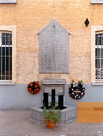 Image: Mechelen, 2003, Commemorative plaque outside the casern building, Joods Museum van Deportatie en Verzet