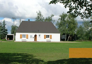Image: Zeithain, 2010, Documentation house next to the former camp barrack, Gedenkstätte Ehrenhain Zeithain