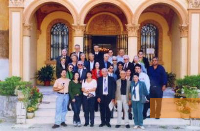 Image: Nonantola, 2001, Former children of Villa Emma with the Mayor of Nonantola, Archivio Storico Comunale di Nonantola