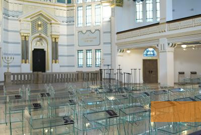 Image: Budapest, 2005, Glass chairs stand for Hungarian victims in the memorial synagogue, Holokauszt Emlékközpont