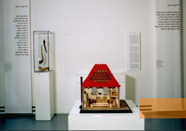 Image: Dorsten, 2001, Model of the synagogue which was destroyed in 1945, Jüdisches Museum Westfalen