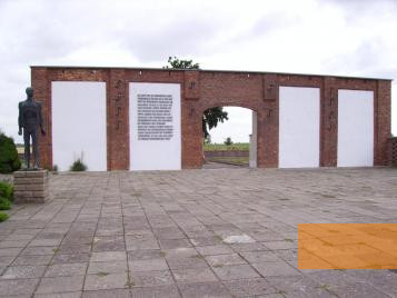 Image: Gardelegen, 2006, The remains of the barn, today a memorial wall, Thomas Herrmann, Berlin
