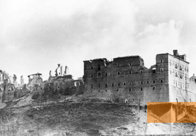 Bild:Montecassino, Februar 1944, Die durch Fliegerangriffe beschädigte Abtei, Bundesarchiv, Bild 146-2005-0004