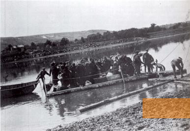 Image: The banks of the Dniester, 1941/1942, Romanian troops deporting Jews across the river, Yad Vashem