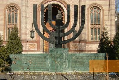 Image: Bucharest, 2006, Menorah in front of the Choral Temple in memory of the victims of the Holocaust, Stiftung Denkmal, Roland Ibold