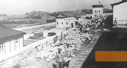 Image: Mauthausen, 1941, Building of the camp wall and the watchtower, KZ-Gedenkstätte Mauthausen