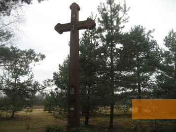 Image: Šilutė, 2011, Cross in memory of the victims of the POW camp, Stiftung Denkmal