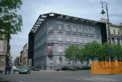 Bild:Budapest, 2005, Haus des Terrors, public domain