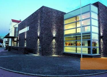 Image: Dorsten, 2001, The new building of the Jewish Museum, the old building is visible in the background, Jüdisches Museum Westfalen, Rüdiger Eggert