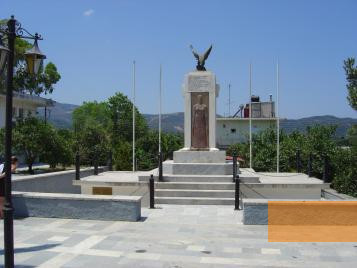 Image: Alikianos, 2004, Monument to those who were killed on June 2, 1941, Alexios Menexiadis