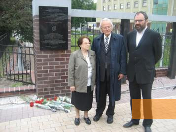 Image: Kaliningrad, 2011, Survivors Nechama Drober and Michael Wieck with the chair of the Jewish community of Kaliningrad, Viktor Shapiro, Stiftung Denkmal