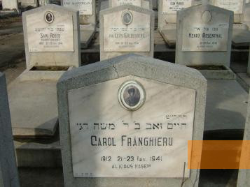 Image: Bucharest, February 2006, Gravestone of one of the victims of the pogrom of 1941, Stiftung Denkmal, Roland Ibold