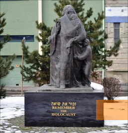 Image: Târgu Mures, 2012, Holocaust memorial, Jutka Simon