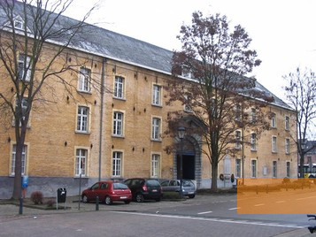 Bild:Mechelen, 2010, Ansicht der Dossin-Kaserne, Adrien Beauduin