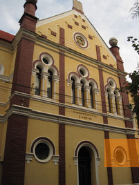 Image: Sighetu Marmaţiei, 2009, View of the synagogue, Solange Le Flem (http://www.flickr.com/photos/sokleine/)