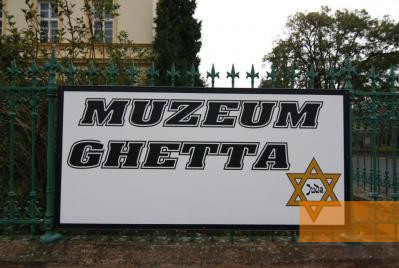 Image: Terezín, 2009, Sign in front of the museum, Anja Sauter