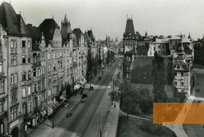 Image: Prague, undated, Postcard of the Old New Synagogue and the Jewish Town Hall in Josefov, Stiftung Denkmal