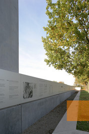 Bild:Saarbrücken, 2008, Rückseite des Denkmals, Stiftung Denkmal, Johannes-Maria Schlorke