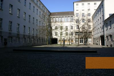 Image: Berlin, 2008, Commemorative courtyard in the Bendler Block, Stiftung Denkmal, Anne Bobzin