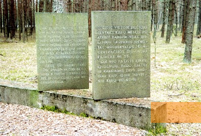Bild:Pogegen, 2010, Gedenksteine aus der Sowjetzeit, Stiftung Denkmal