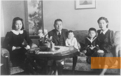Image: Kaunas, 1939, Sugihara and his family, Sugiharos namai