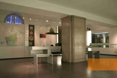 Image: Augsburg, 2006, Permanent exhibition, view of the section »Rural Jewry«, Innenarchitekturbüro Kolb