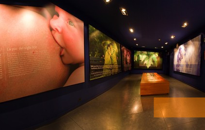 Bild:Gernika, 2009, Blick in die Ausstellung, Fundación Museo de la Paz de Gernika