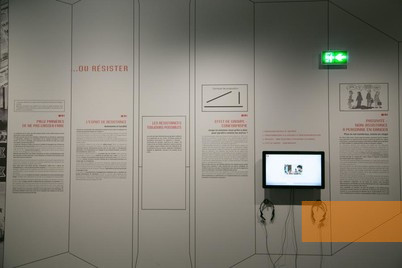 Bild:Les Milles, um 2012, Medienstation in der Dauerausstellung, Fondation du camp des Milles-Mémoire et Éducation