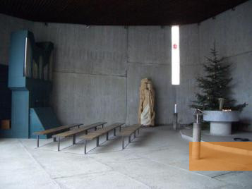 Bild:Dachau, 2003, Evangelische Versöhnungskirche von 1967, Ronnie Golz