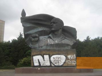 Image: Berlin, 2010, Memorial to Ernst Thälmann, Stiftung Denkmal