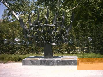 Bild:Saloniki, 2006, Holocaustdenkmal auf dem Freiheitsplatz, Alexios Menexiadis