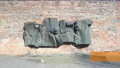 Image: Gdańsk, 2019, Relief in the courtyard, Stiftung Denkmal