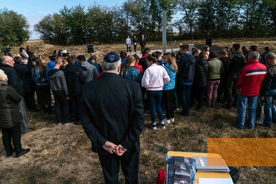 Image: Vakhnivka, 2019, Inauguration ceremony of the new memorial at the Jewish cemetery, Stiftung Denkmal, Anna Voitenko