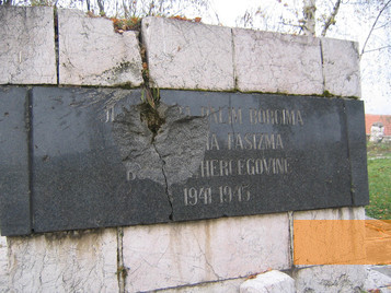 Bild:Sarajewo, o.D., Denkmal für die Opfer des Holocaust aus Bosnien-Herzegowina, Ganda Suthivarakom