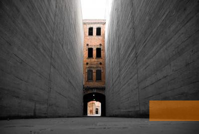 Image: Trieste, 2007, In the entrance tunnel, Giancarlo Massari