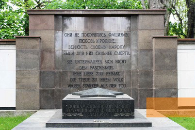 Image: Berlin, 2015, Memorial plaque for Soviet prisoners of war who perished in German camps, Stiftung Denkmal