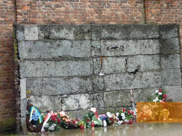 Image: Oświęcim, 2010, Execution wall in the former main camp, Stiftung Denkmal
