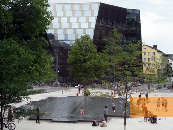Image: Freiburg, 2017, Square of the Old Synagogue with the new university library, Andreas Schwarzkopf