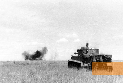 Image: Near Prokhorovka, 1943, A German tank in combat, Bundesarchiv, Bild 101III-Groenert-019-23A, Grönert, CC-BY-SA