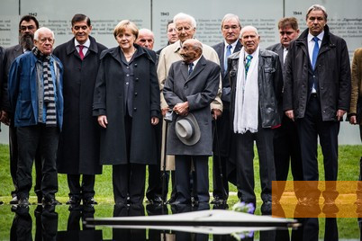 Image: Berlin, 2012, Survivor Reinhard Florian from East Prussia next to Chancellor Merkel on the day of the memorial's inauguration, Stiftung Denkmal, Marko Priske
