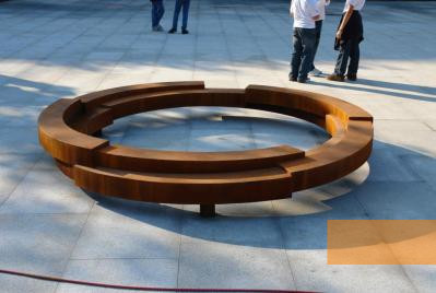 Image: Bucharest, 2009, A wheel made out of corten steel in memory of the murdered Roma, Stiftung Denkmal