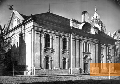 Image: Szeged, 1947, Old synagogue of the orthodox community with the dome of the New Synagogue in the background, Fortepan,hu, No. 31411, Sammlung János Kozma