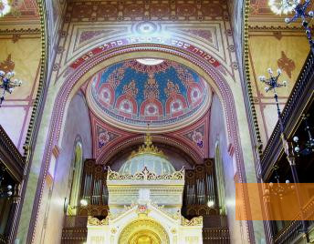 Image: Budapest, 2005, View of the altar and the organ of the Great Synagogue, Stiftung Denkmal