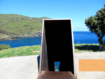 Image: Portbou, 2013, View of the memorial, Awersowy