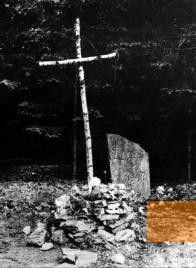 Image: Hodonín, 1960s, The wooden cross in memory of the »Victims of Nazism«, which was set up in 1946, Archiv Muzea romské kultury