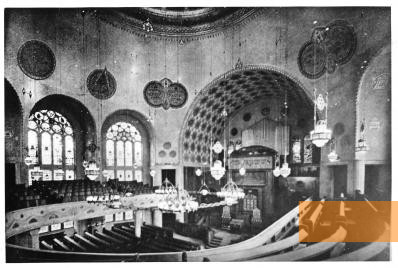 Bild:Essen, 1913, Hauptraum der Synagoge zu Jom Kippur, Alte Synagoge Essen